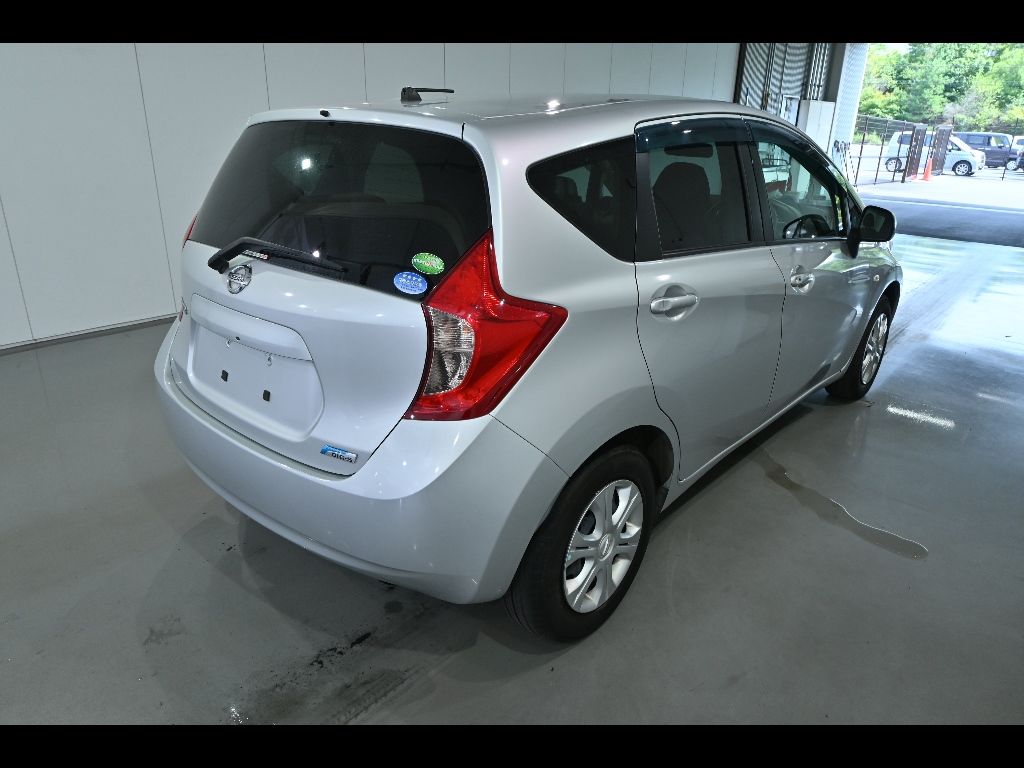 2013 Nissan ノート HB X DIG-S auction photo 2