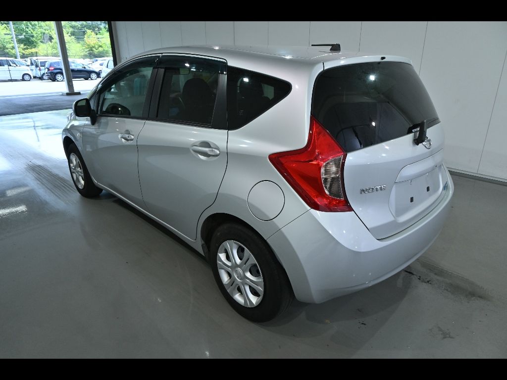 2013 Nissan ノート HB X DIG-S auction photo 5