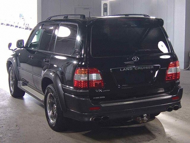 2005 Toyota Land Cruiser 100 VX-LTD Touring 4WD auction photo 2