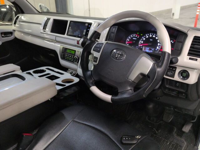 2017 Toyota Hiace GL 4WD auction photo 3