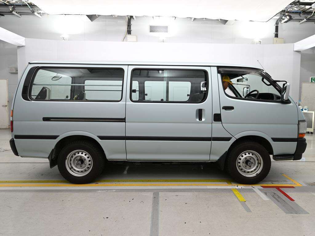 2001 Toyota Hiace Long DX GL Package auction photo 3