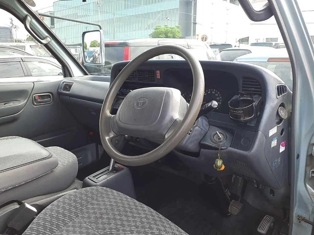 2001 Toyota Hiace Long DX GL Package auction photo 9