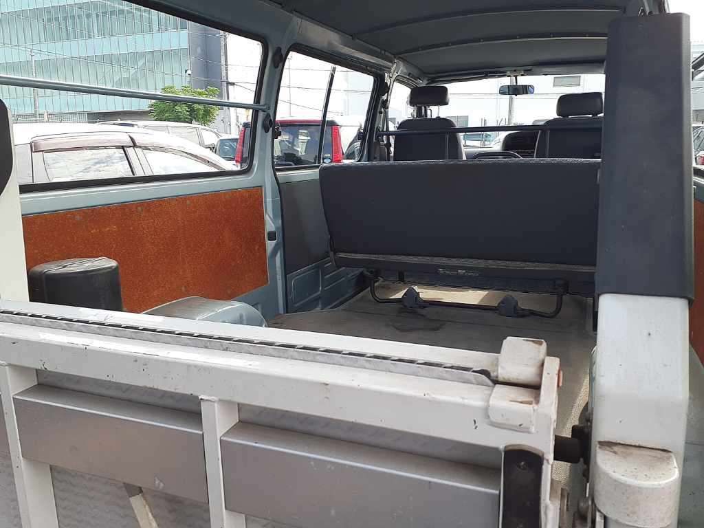 2001 Toyota Hiace Long DX GL Package auction photo 12