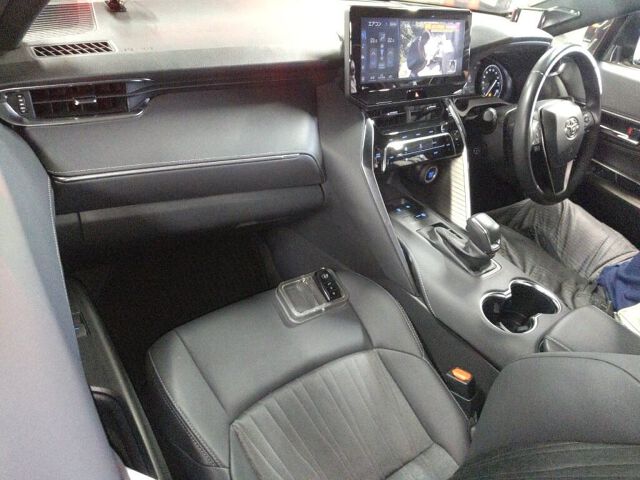 2022 Toyota Harrier Z auction photo 3