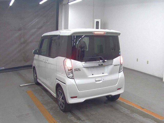 2018 Mitsubishi eK Space Custom T auction photo 2