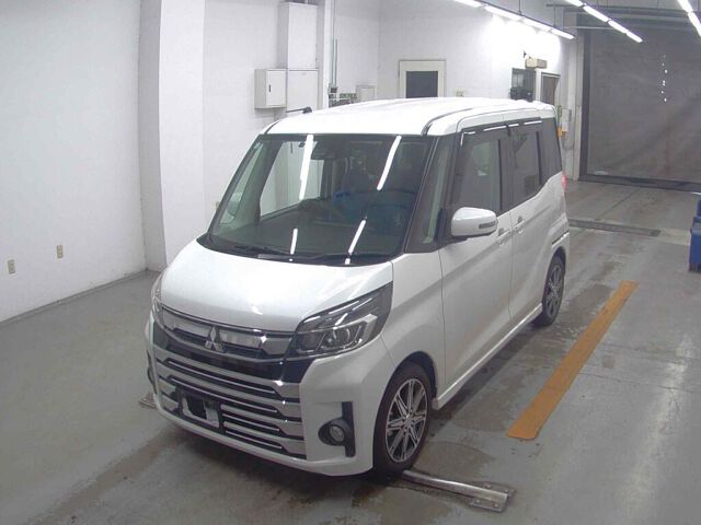 2018 Mitsubishi eK Space Custom T auction photo 4