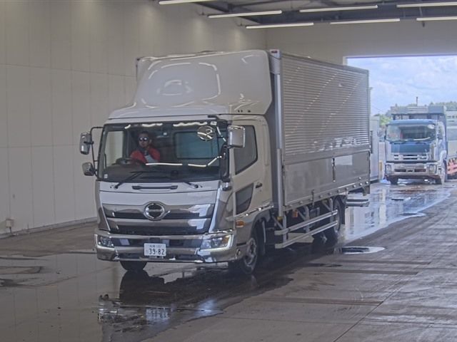 2018 Hino Ranger アルミウイング ワイド Japan auction vehicle