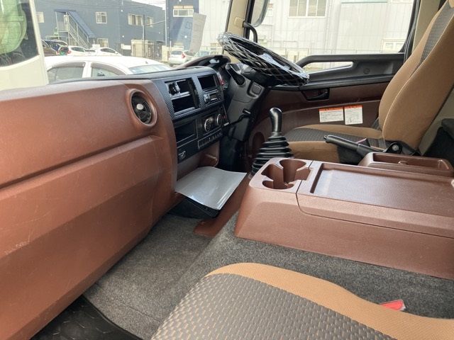 2018 Hino Ranger アルミウイング ワイド auction photo 5