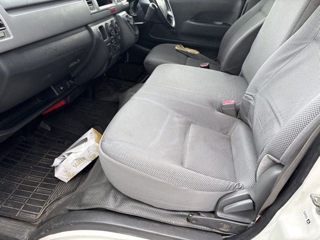 2006 Toyota Hiace DX auction photo 9
