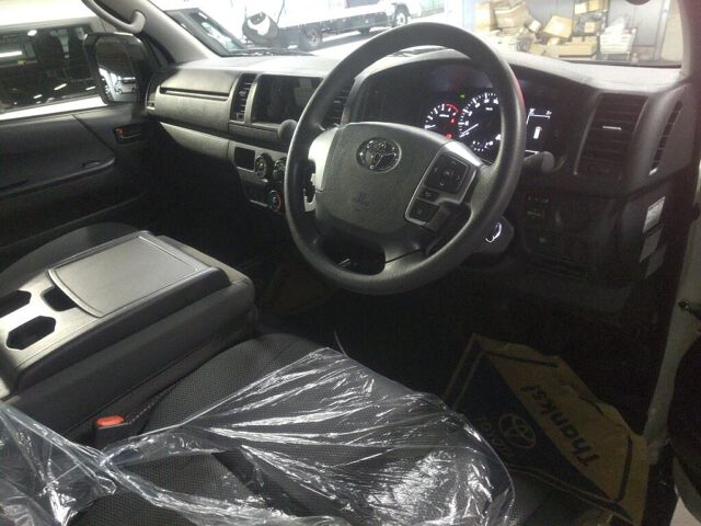 2026 Toyota Hiace ロングDX GLパッケ 4WD auction photo 3