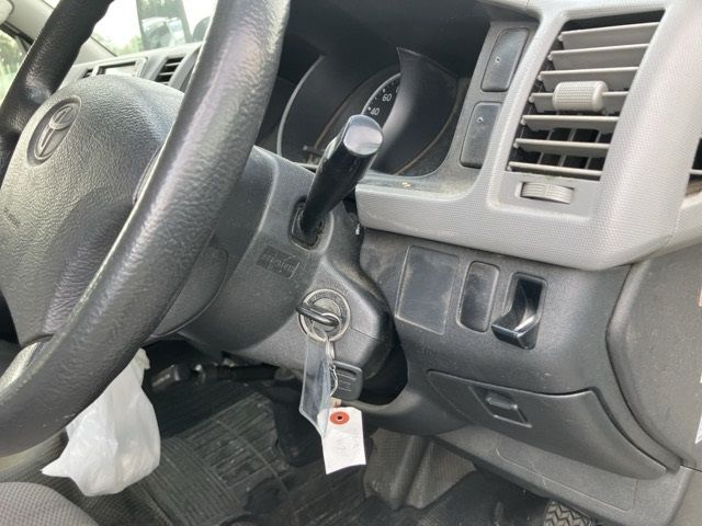 2005 Toyota Hiace 4WD ロング DX auction photo 6