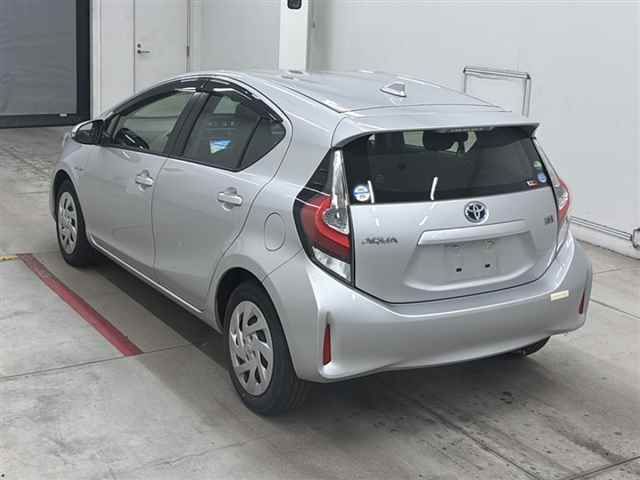 2019 Toyota Aqua L auction photo 2