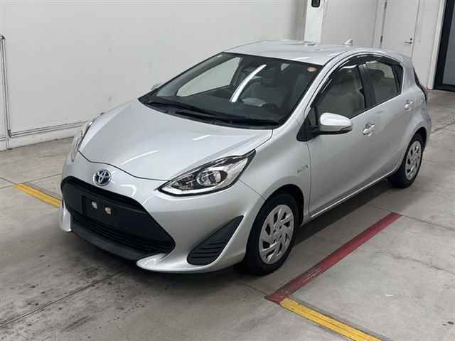 2019 Toyota Aqua L auction photo 4