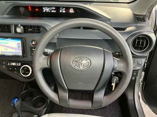 2019 Toyota Aqua L auction photo 3