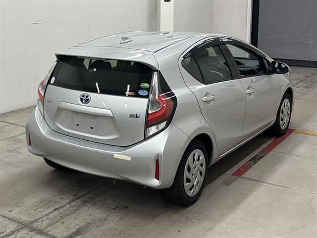 2019 Toyota Aqua L auction photo 5