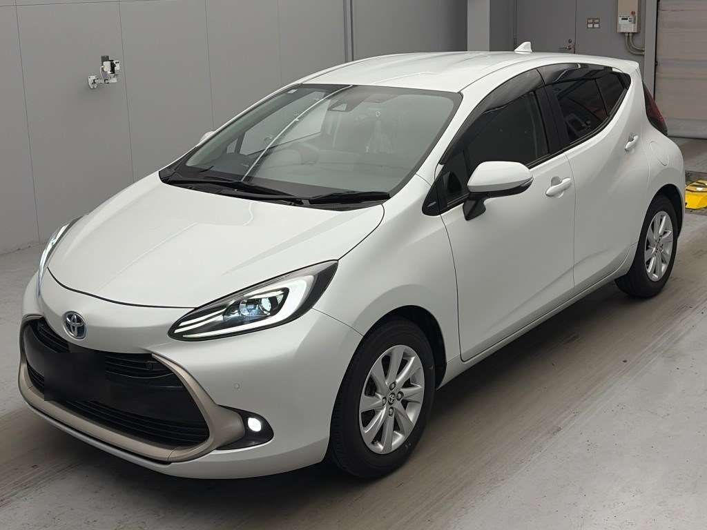 2021 Toyota Aqua Z Japan auction vehicle
