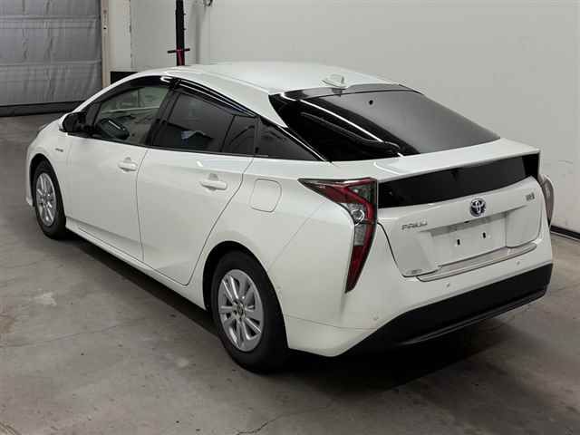 2017 Toyota Prius Sセーフティプラス auction photo 2