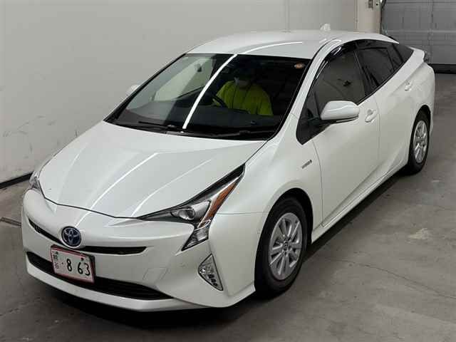 2017 Toyota Prius Sセーフティプラス auction photo 4