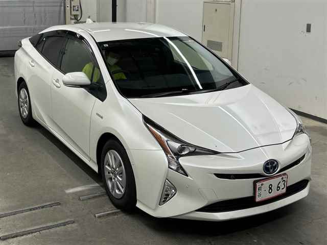 2017 Toyota Prius Sセーフティプラス Japan auction vehicle