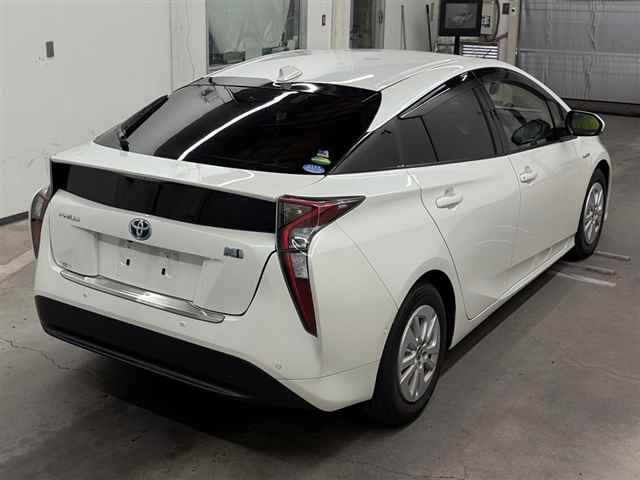 2017 Toyota Prius Sセーフティプラス auction photo 5