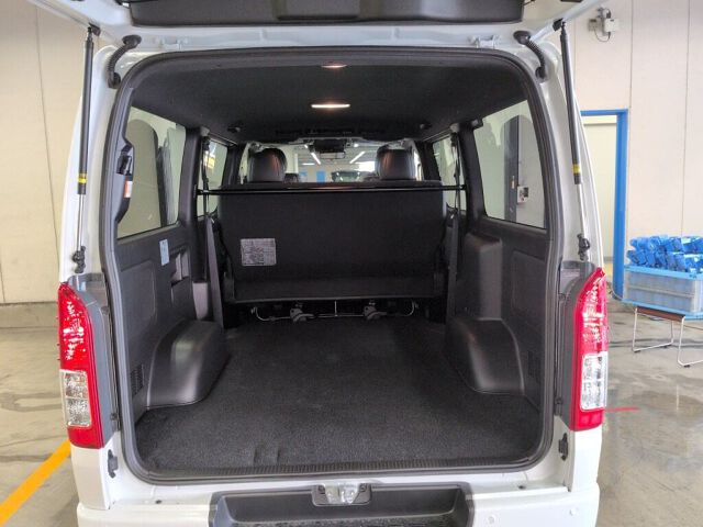 2026 Toyota Hiace LスーパーGLダーク2 4WD auction photo 3