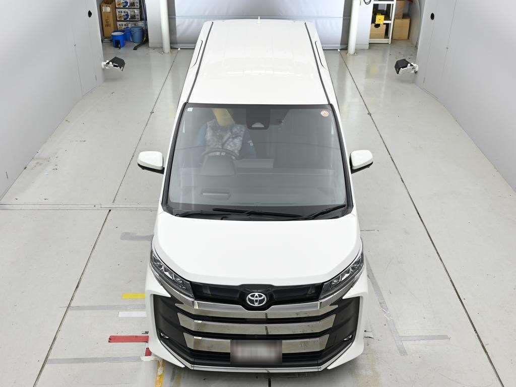 2023 Toyota Noah S-Z auction photo 7