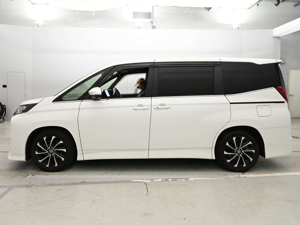 2023 Toyota Noah S-Z auction photo 4