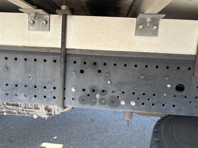 2013 Isuzu Forward Refrigerated and frozen trucks auction photo 7