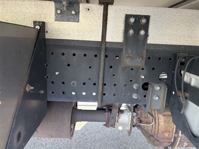 2013 Isuzu Forward Refrigerated and frozen trucks auction photo 6