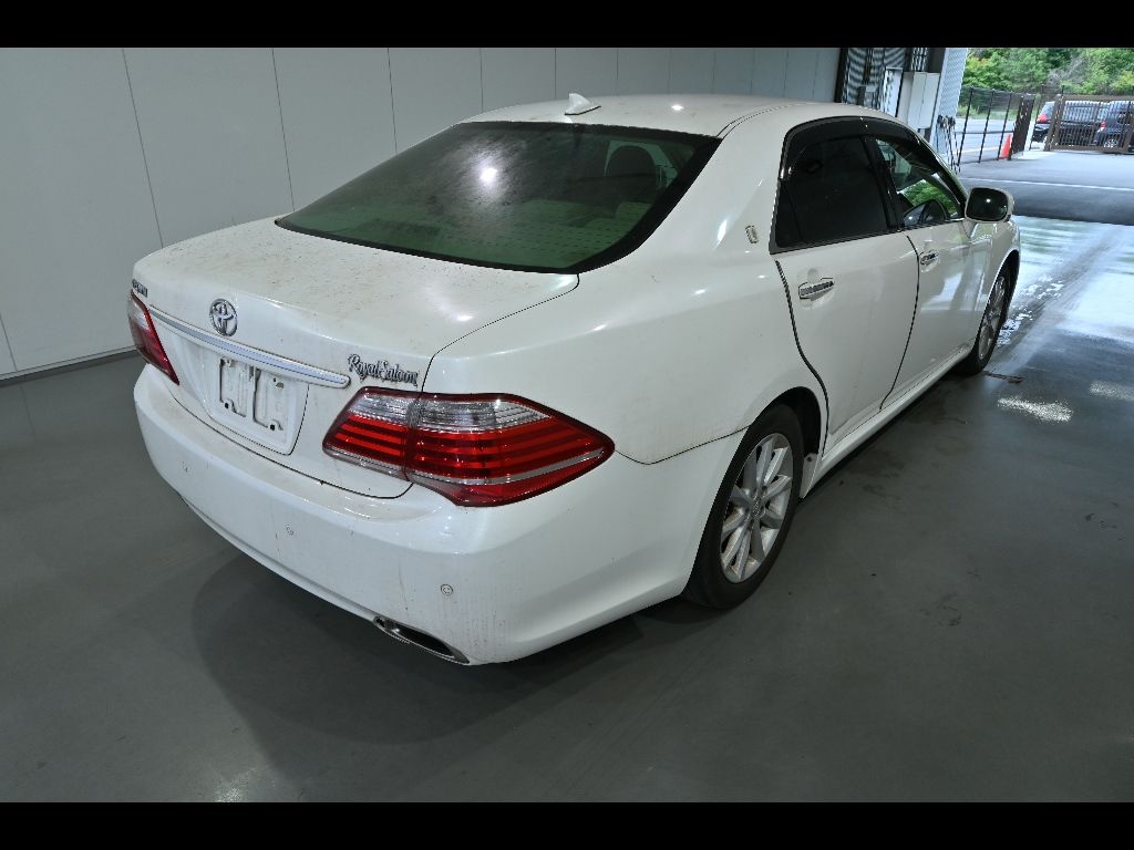 2013 Toyota クラウン SED 3.0 Royal Saloon Premium Edition auction photo 2