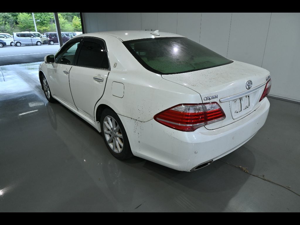 2013 Toyota クラウン SED 3.0 Royal Saloon Premium Edition auction photo 5