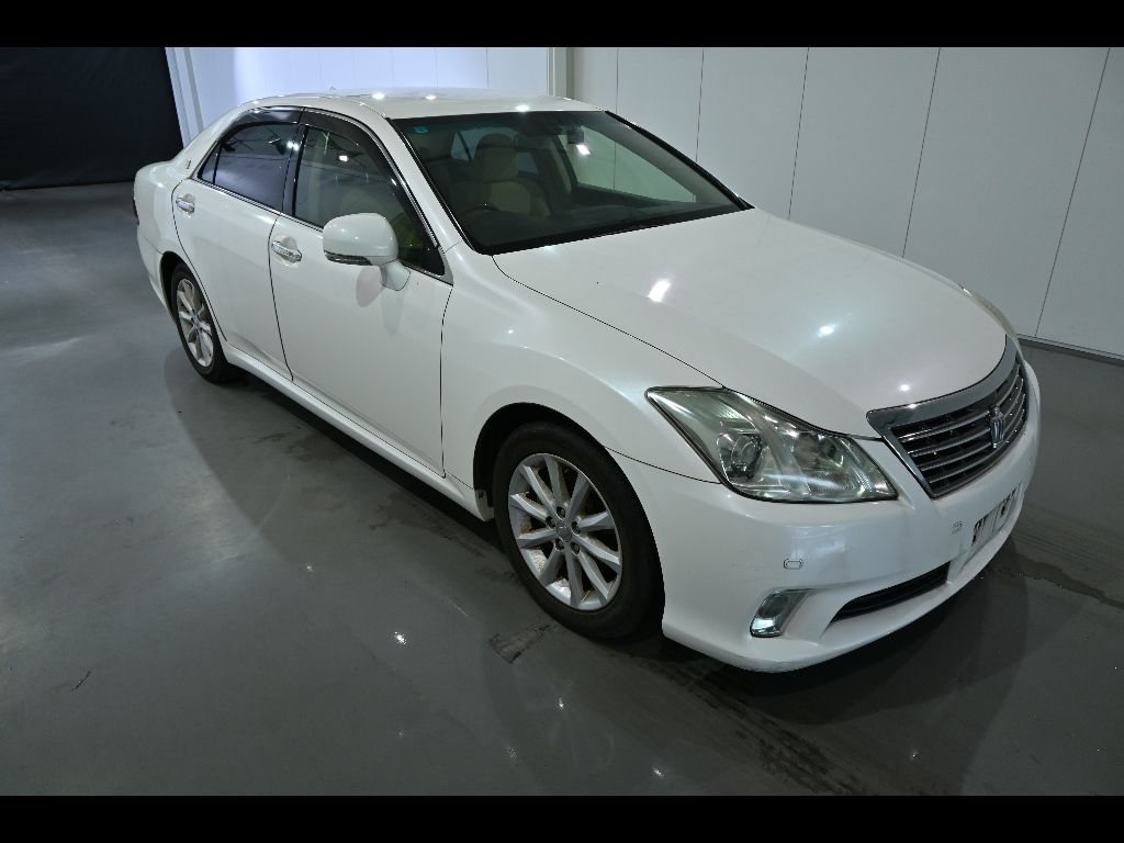 2013 Toyota クラウン SED 3.0 Royal Saloon Premium Edition Japan auction vehicle