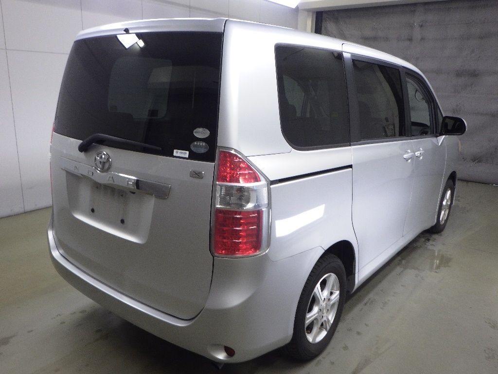 2007 Toyota Noah X Lセレクション auction photo 2
