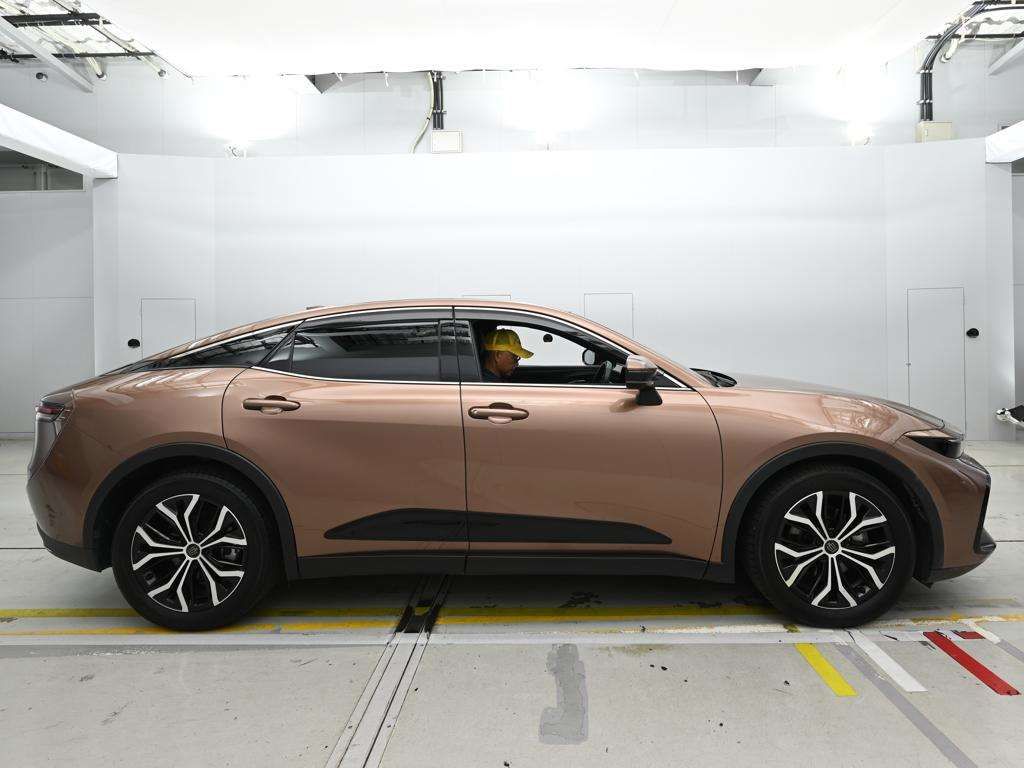 2023 Toyota Crown Crossover G 4WD auction photo 3