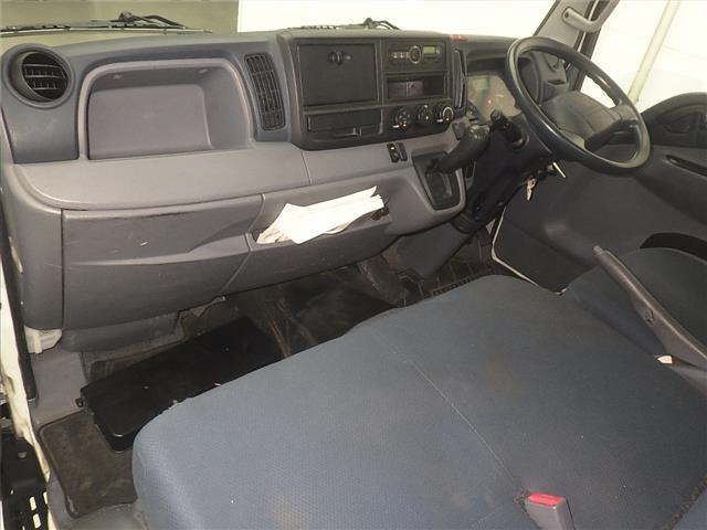 2015 Mitsubishi Fuso Canter 4WD flat-body pre-setup auction photo 4