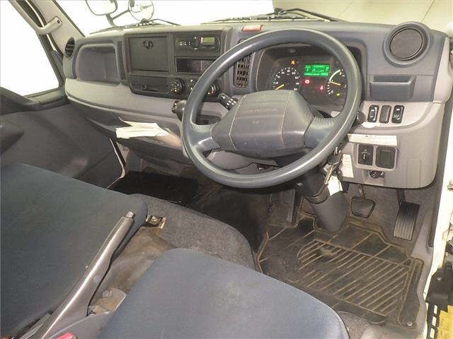 2015 Mitsubishi Fuso Canter 4WD flat-body pre-setup auction photo 3