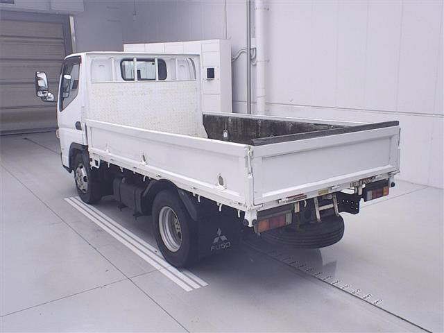 2015 Mitsubishi Fuso Canter 4WD flat-body pre-setup auction photo 2