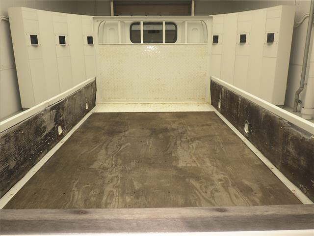 2015 Mitsubishi Fuso Canter 4WD flat-body pre-setup auction photo 7