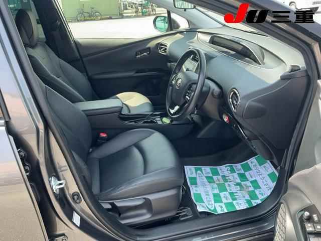 2021 Toyota Prius S Touring Selection Black auction photo 4