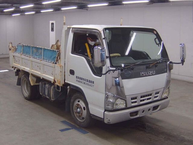 Japan Auction Vehicles 8 2006 Isuzu Elf dump auction photo