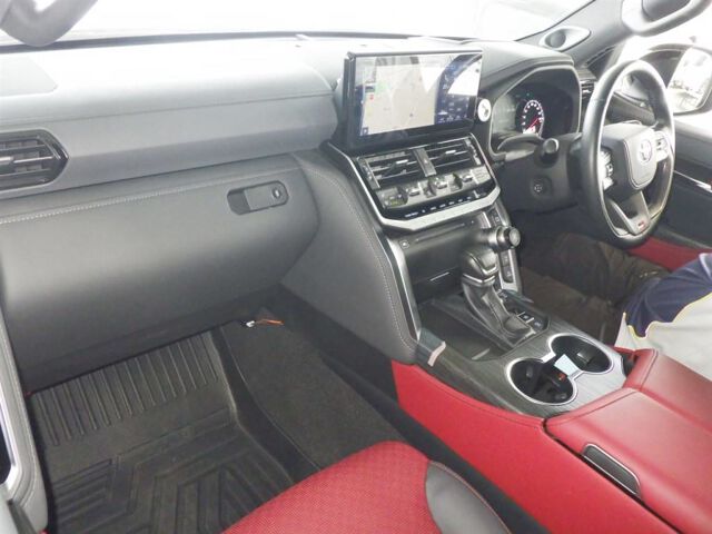 2024 Toyota Land Cruiser GR Sport 4WD auction photo 3