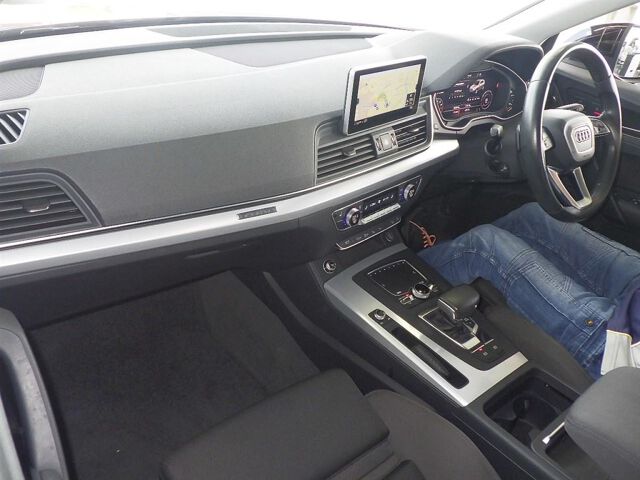 2018 Audi Q5 2.0TFSIクワトロ 4WD auction photo 3