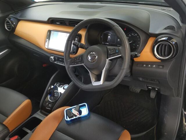 2021 Nissan Kicks X Two-Tone Interior Edition auction photo 3