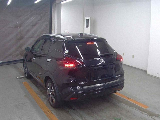2021 Nissan Kicks X Two-Tone Interior Edition auction photo 2