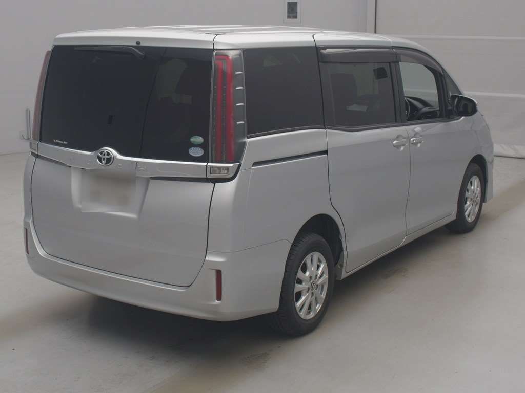 2017 Toyota Noah G 4WD auction photo 2