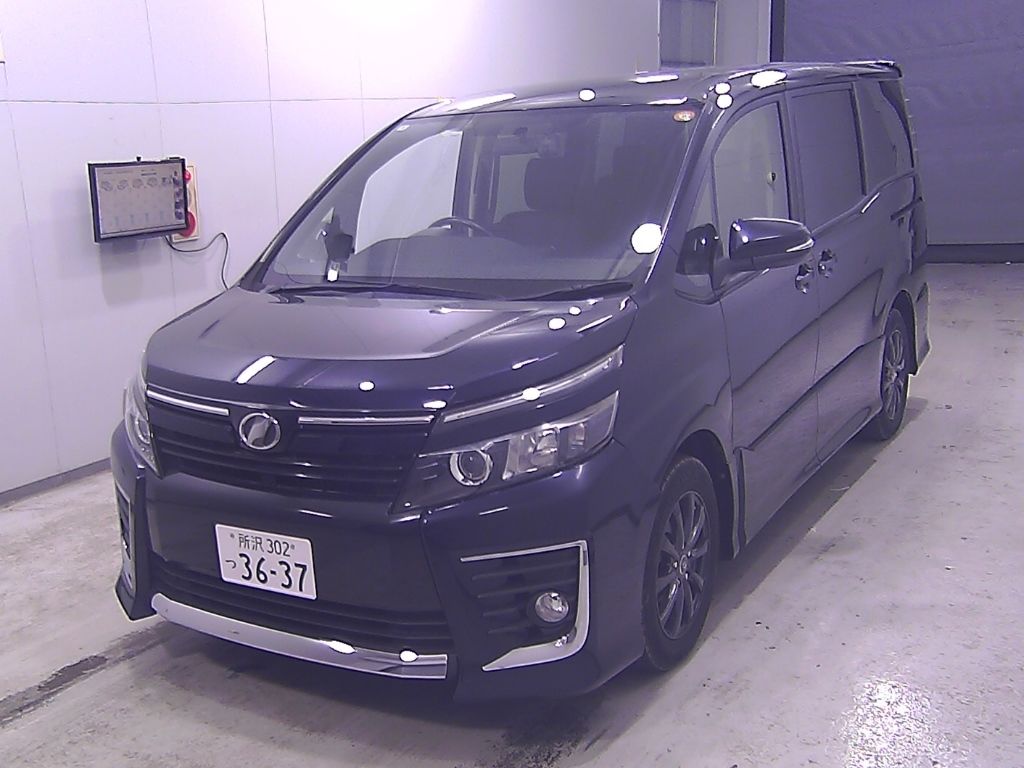 2014 Toyota Voxy ZS 7 people auction photo 4