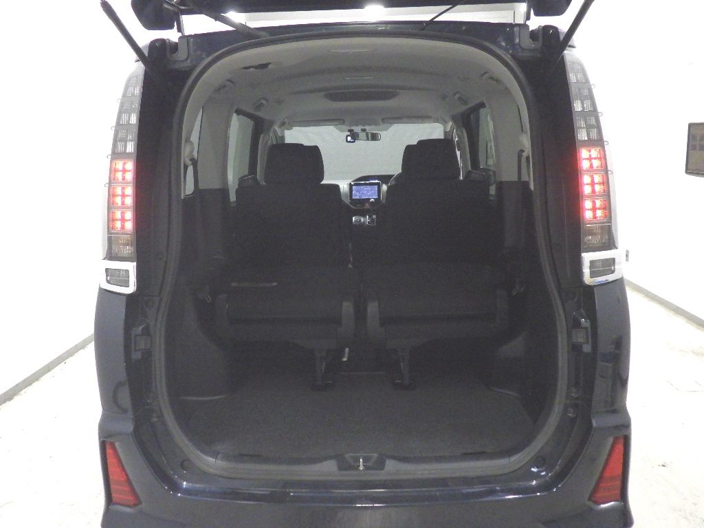2014 Toyota Voxy ZS 7 people auction photo 8