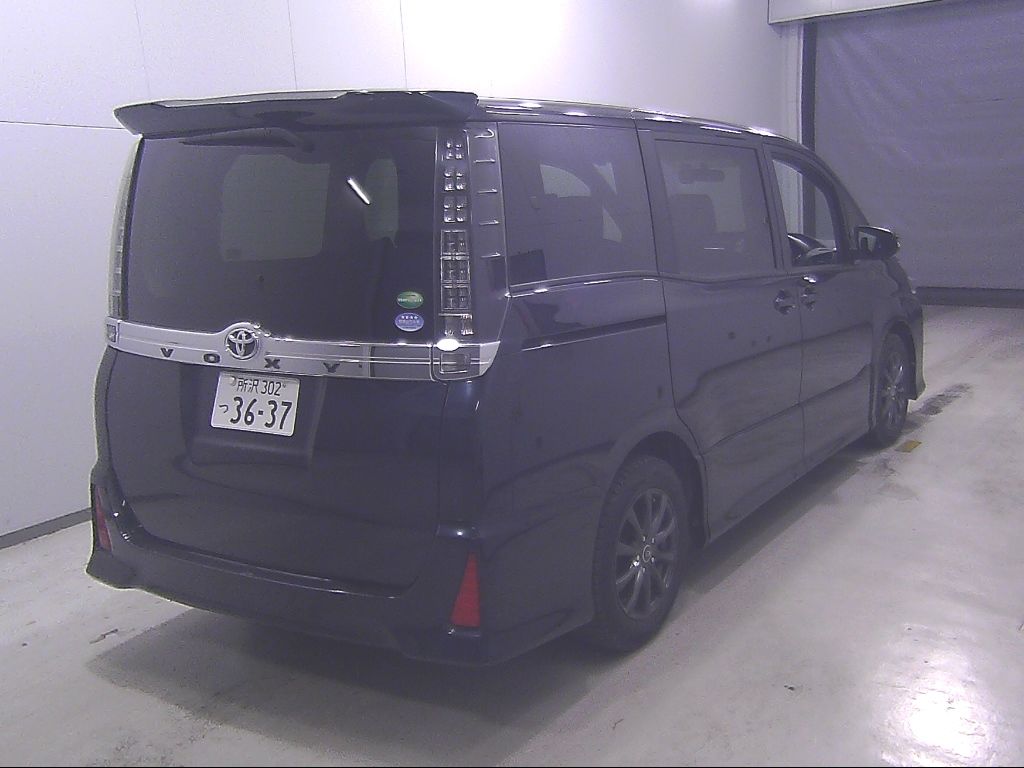 2014 Toyota Voxy ZS 7 people auction photo 2
