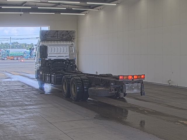 2016 Nissan Diesel クオン chassis auction photo 2