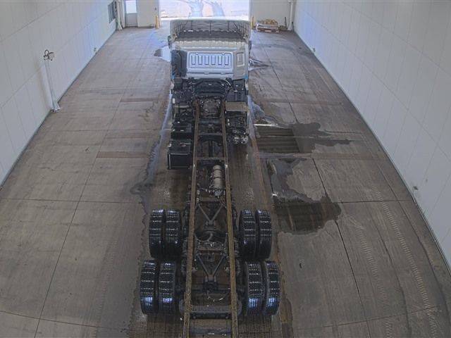 2016 Nissan Diesel クオン chassis auction photo 3
